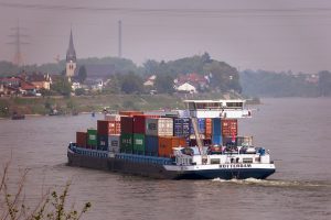 Pomoc w imporcie z Chin - czy warto zatrudnić pośrednika?