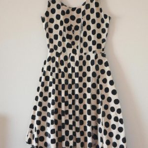 Moda vintage: Dlaczego warto eksperymentować z ubraniami z przeszłości?