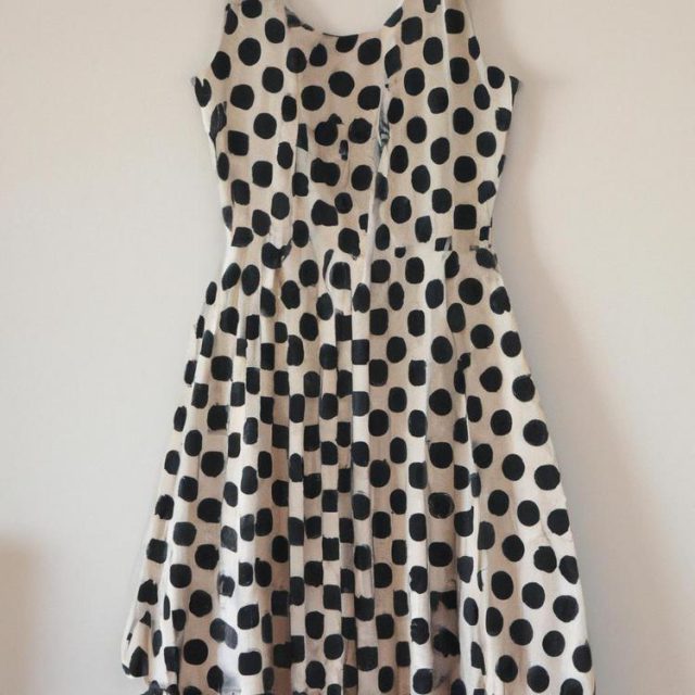 Moda vintage: Dlaczego warto eksperymentować z ubraniami z przeszłości?